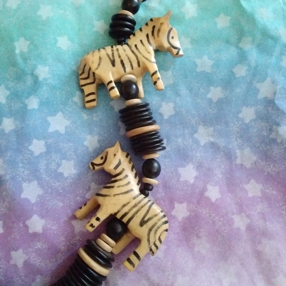 Vintage Chunky Natural Carved Zebra Necklace - Picture 3 of 10